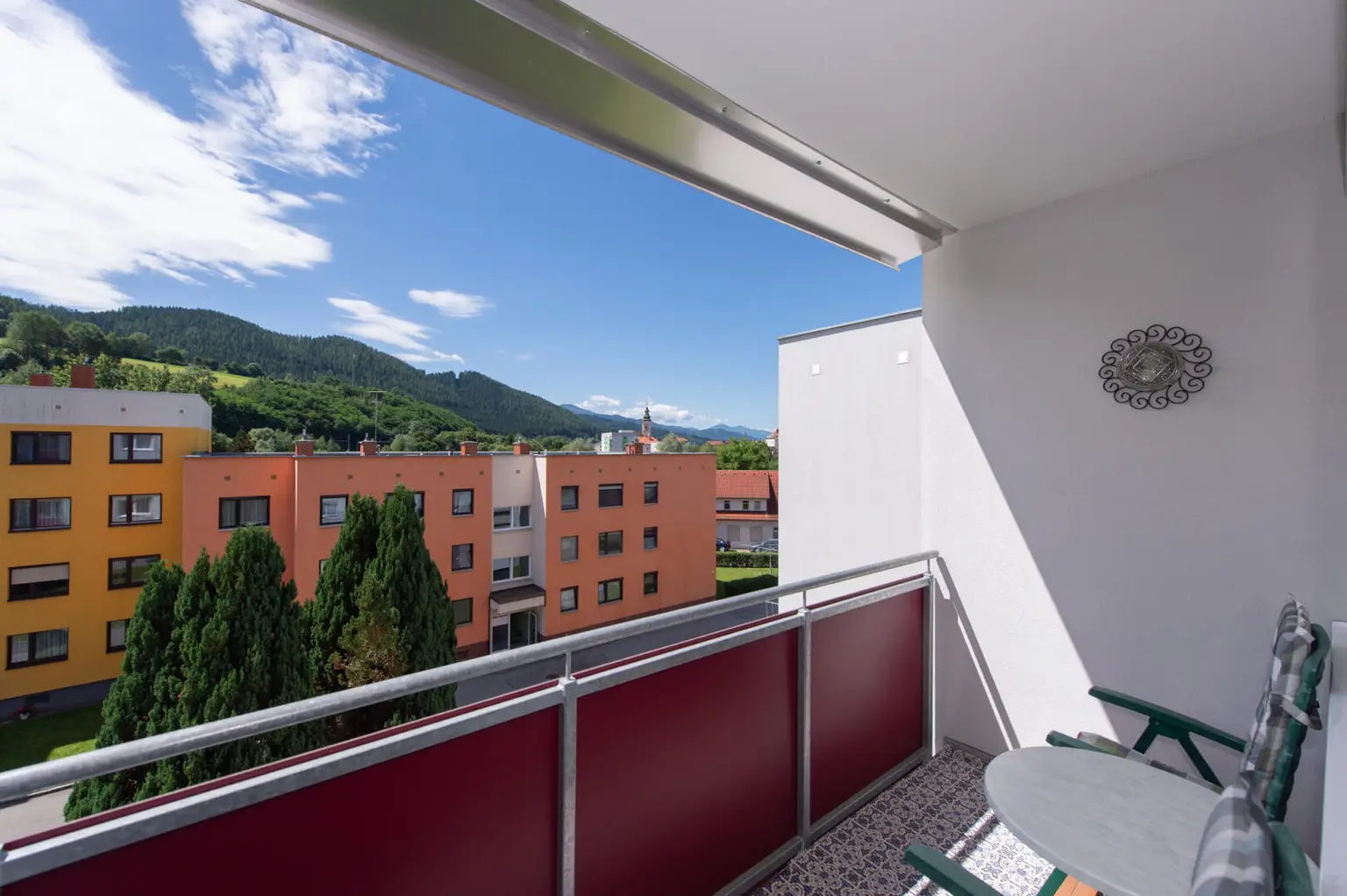 Charmante Eigentumswohnung mit Entwicklungspotenzial & Baugrundstück am idyllischen Mürzufer