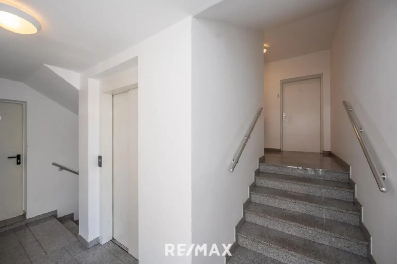 Traumhafte 6 - Zimmer - Wohnung / Büro mit grünem Innenhof in ruhiger sensationeller Lage in Hernals