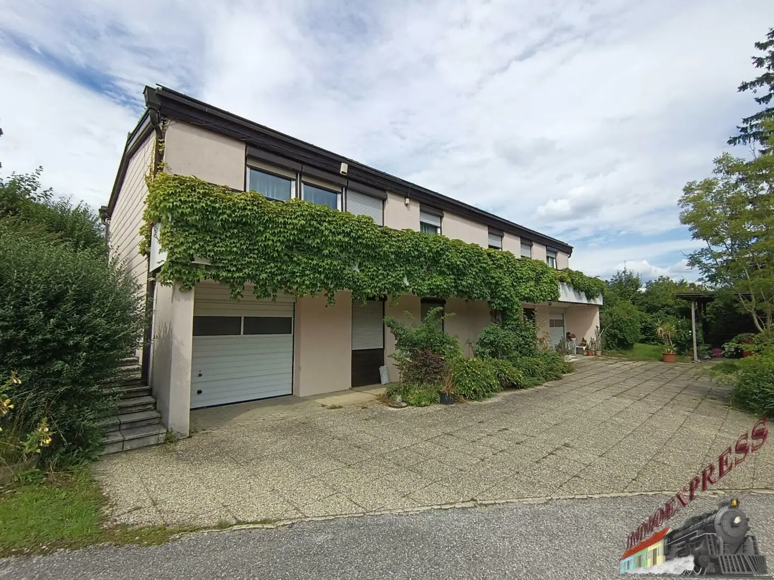 Solides Einfamilienhaus mit großem Garten, Pool und Potenzial - nur 20 Minuten von Wien entfernt