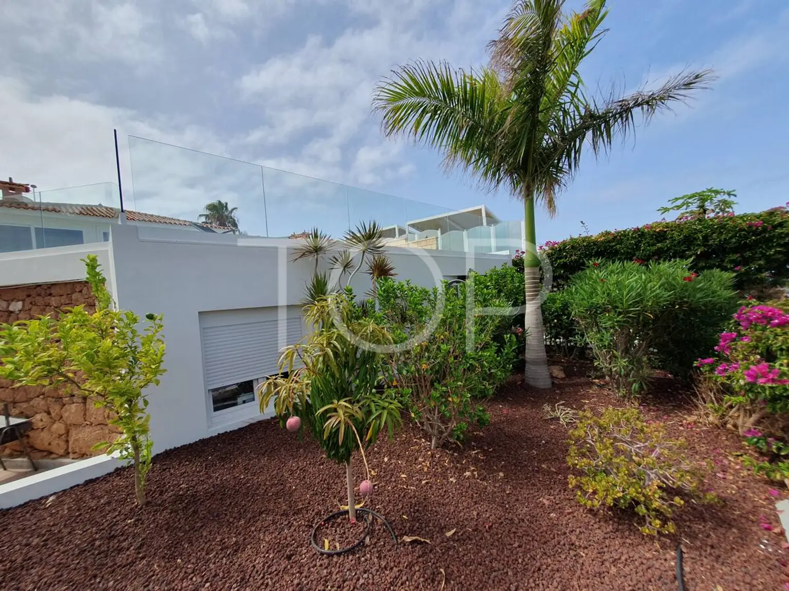 VILLA-EL-DUQUE-DORMITORIO-INDEPENDIENTE-JARDIN-BAJO-1