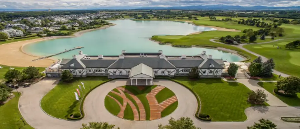 Luxusvilla mit Indoor-Pool im exklusiven FONTANA Wohnpark