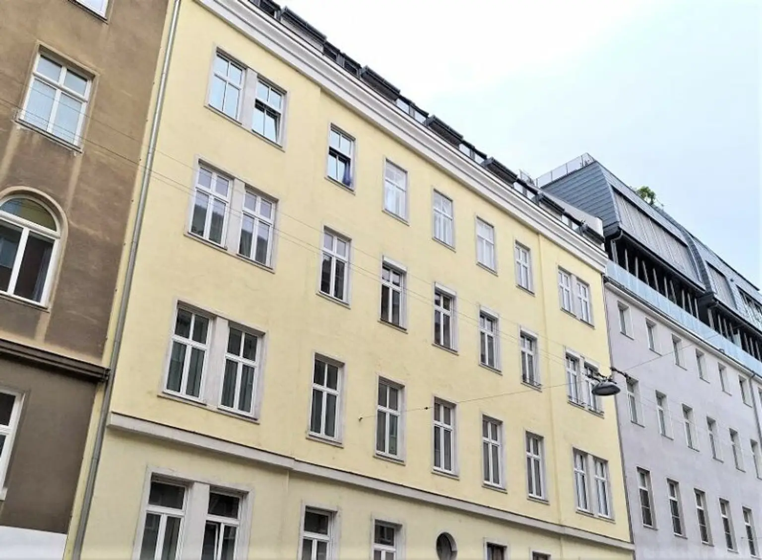 TERRASSENHIT, DACHGESCHOSS, 138 m2 Maisonette mit 45 m2 Terrasse, 3 Zimmer, Wohnküche, Wannenbad, Rembrandtstraße
