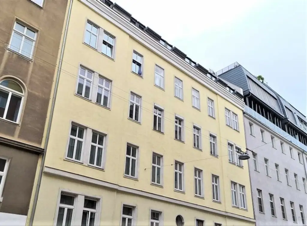 TERRASSENHIT, DACHGESCHOSS, 138 m2 Maisonette mit 45 m2 Terrasse, 3 Zimmer, Wohnküche, Wannenbad, Rembrandtstraße