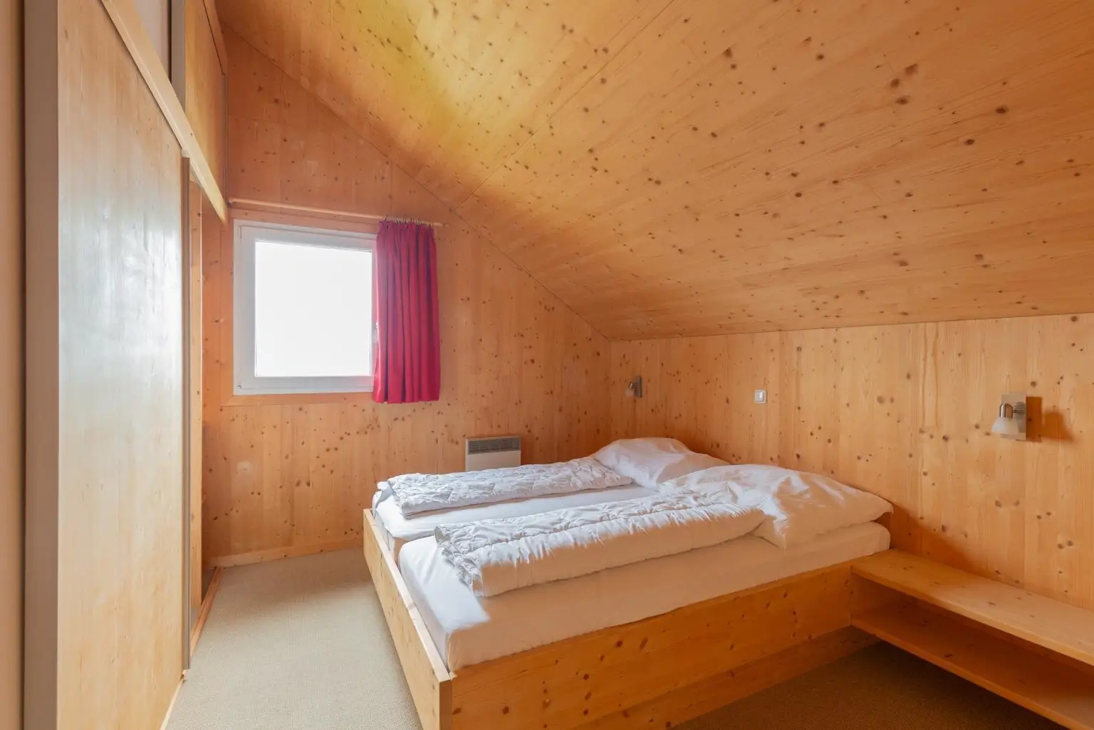 Schlafzimmer 1