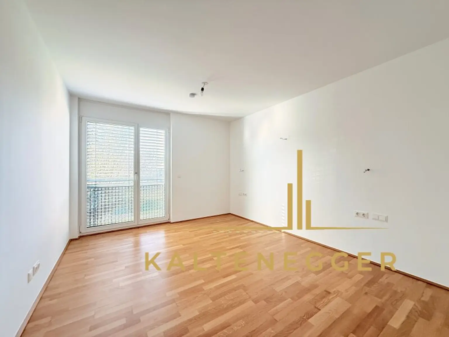 Schlafzimmer 3 mit 14,55 m² (neben Bad)