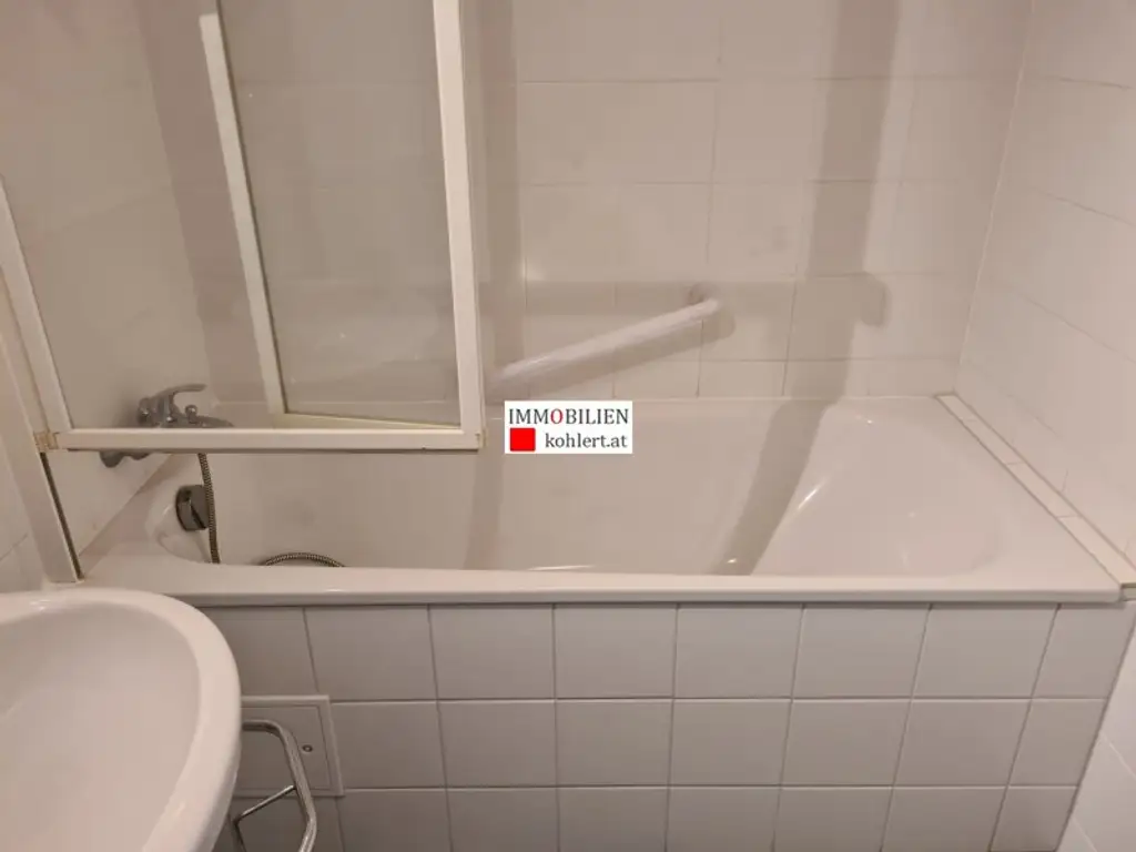 GEMÜTLICHE 2-ZIMMERWOHNUNG MIT LOGGIA, ALLE NEBENRÄUME, GARAGENSTELLPLATZ IM EIGENTUM