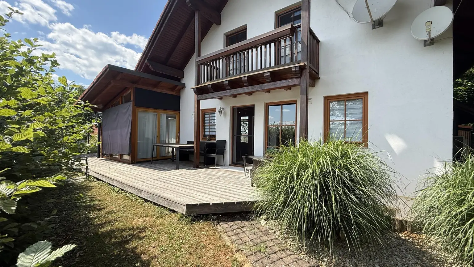 Ostterrasse mit Grillplatz