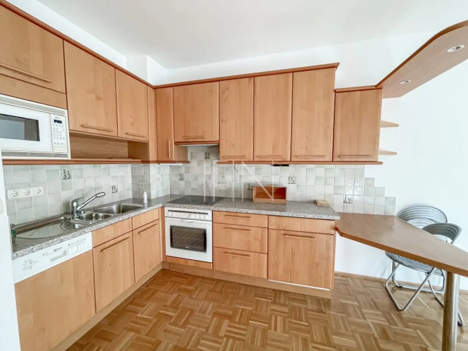 Schöne 2-Zimmer-Wohnung mit Garage in U-Bahn Nähe