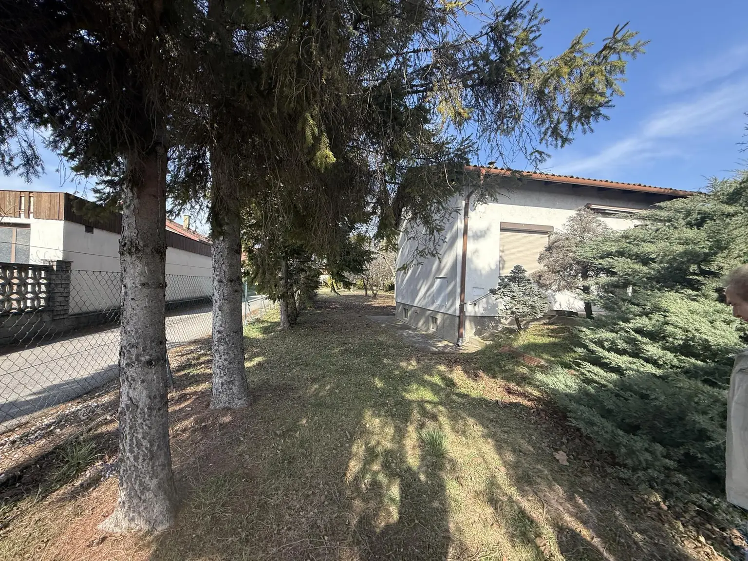 Abbruchobjekt am Grundstück