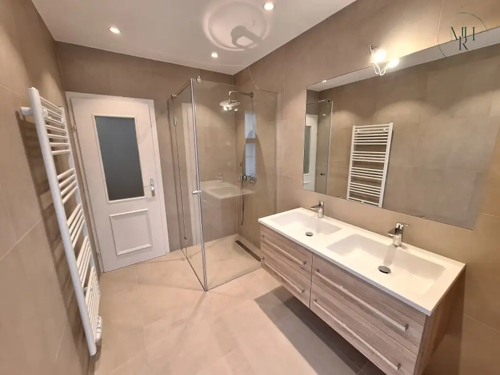 Exklusiv Wohnen in Toplage Währings - hochwertig sanierte Penthousemaisonette mit Grünblick und Garten