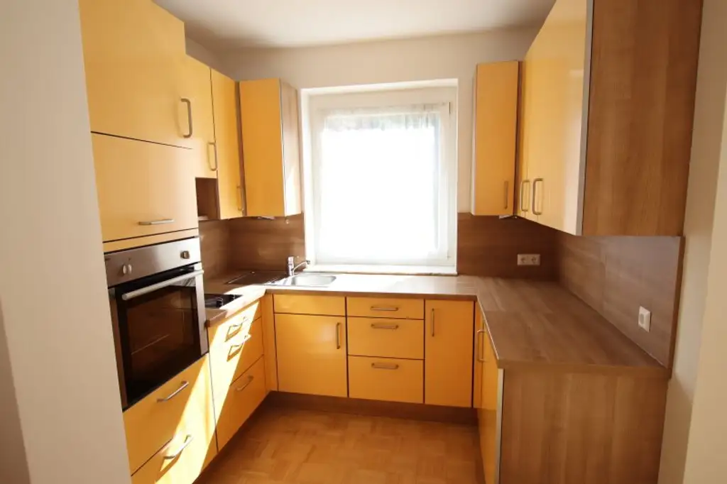 Junge & schöne 71,50m² 2 Zi City-Gartenwohnung mit 123m² Eigengarten & Tiefgarage am St. Veiter Ring