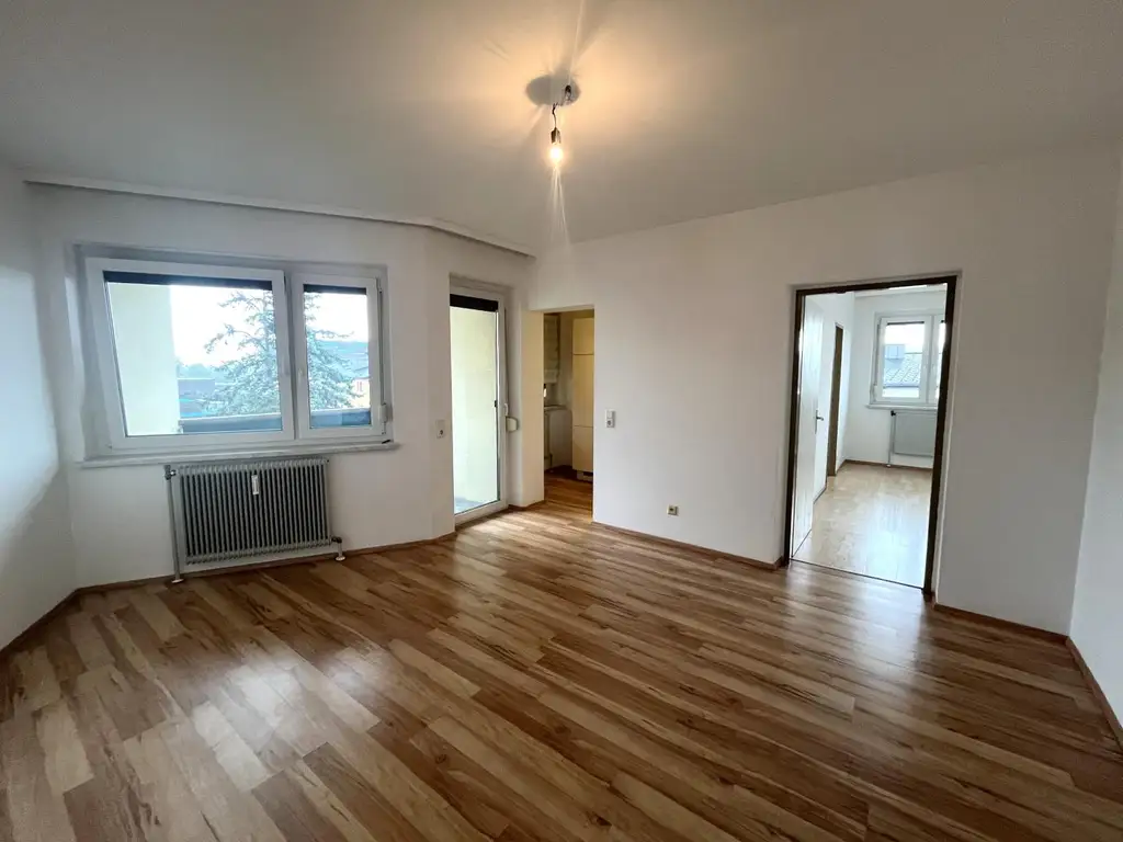 Zentral gelegen: 3-Zimmer-Wohnung mit herrlicher Loggia