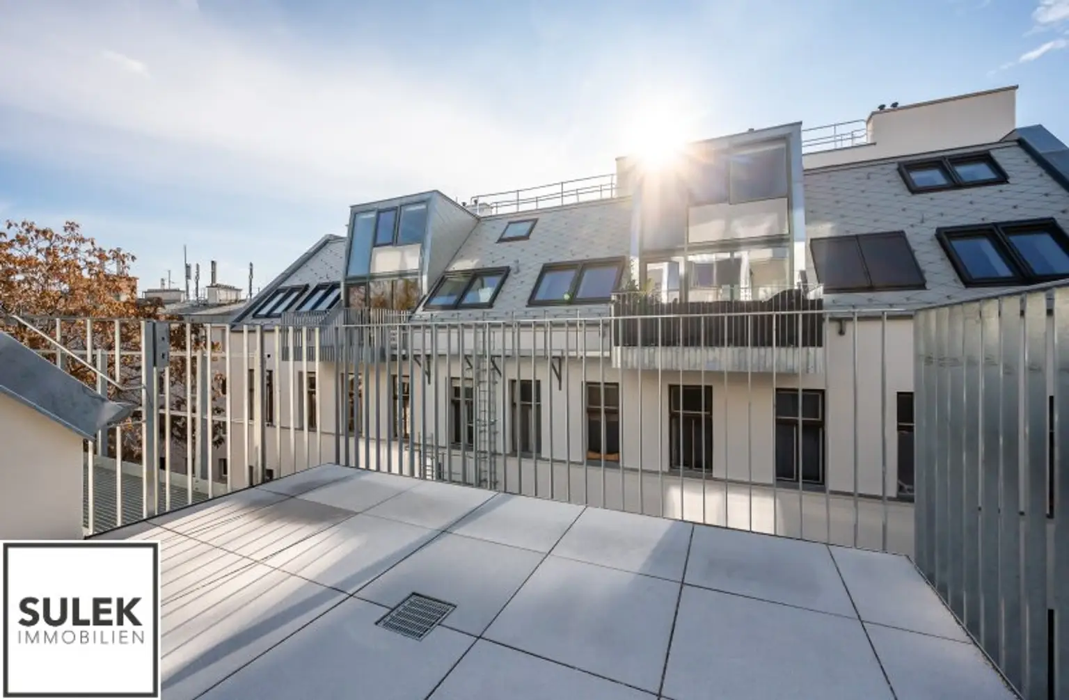 Erstbezug im Dachgeschoss mit offener Galerie-Ebene und tollen Lichtverhältnissen