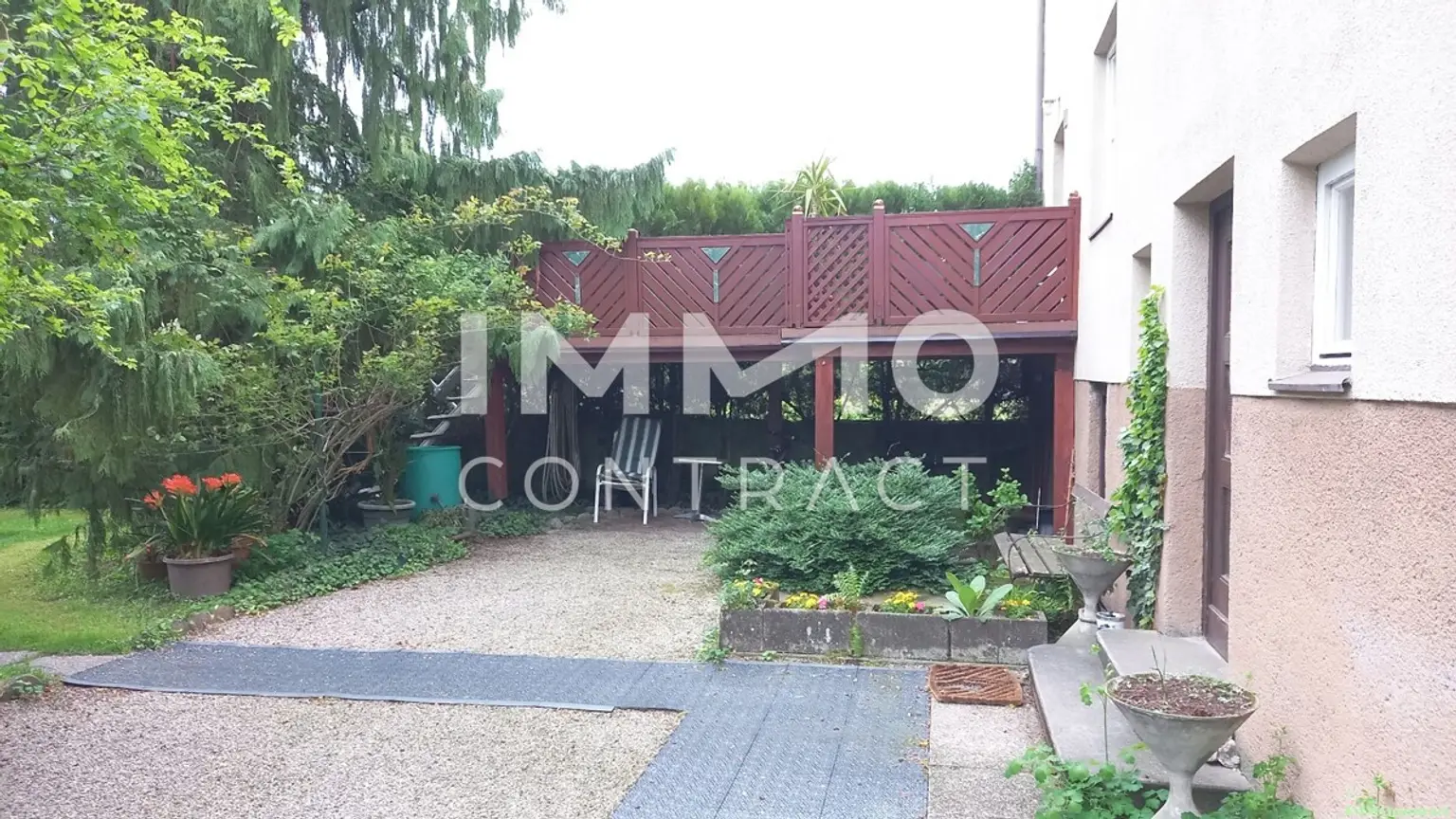 Geräumiges Mehrfamilienhaus mit großem Garten, sowie ehemaligen kleinen Geschäftslokal neben Bahnhof