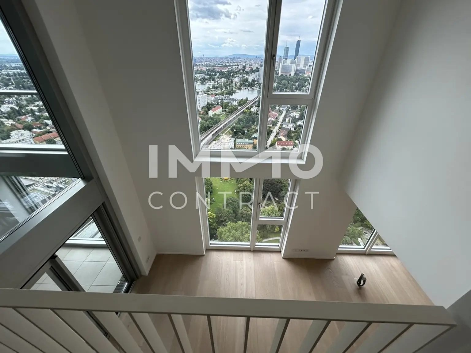 Exklusive Penthouse Wohnung auf 2 Etagen mit atemberaubenden Ausblick auf die Donau und die Innenstadt!