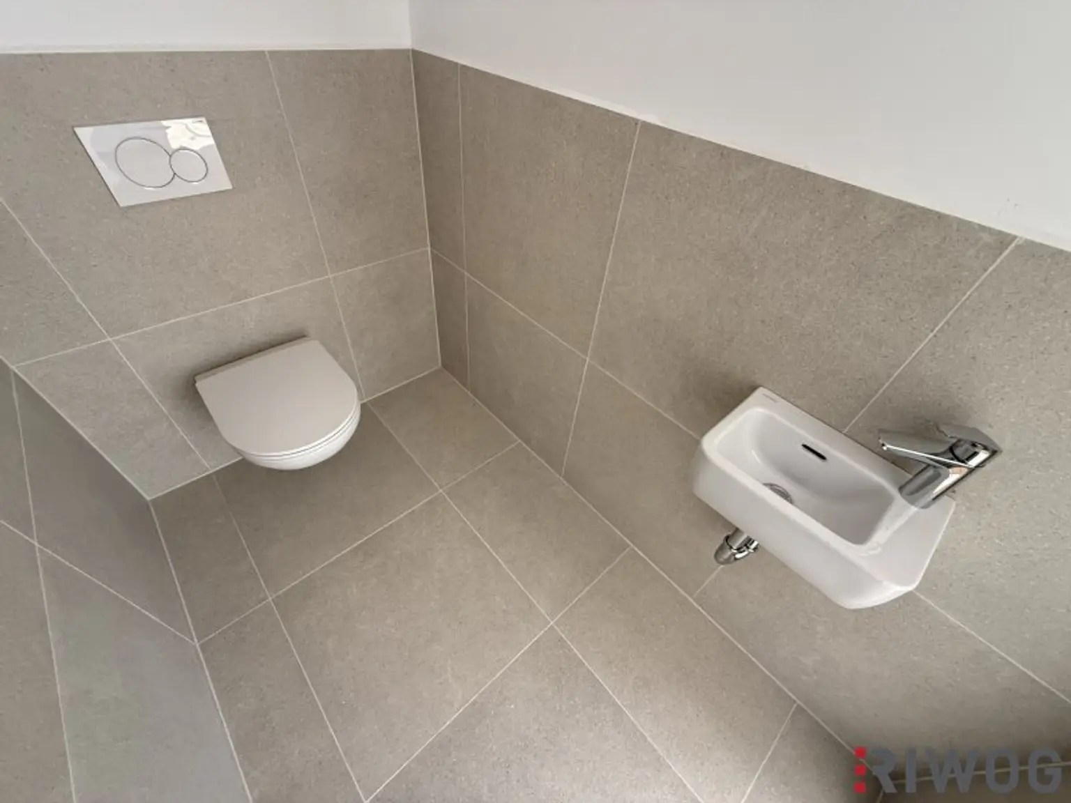 HERBSTAKTION - NEUE PREISE |  3-Zimmer Altbauwohnung mit großzügiger Verglasung und südseitigem Innenhofbalkon  | Fernwärme