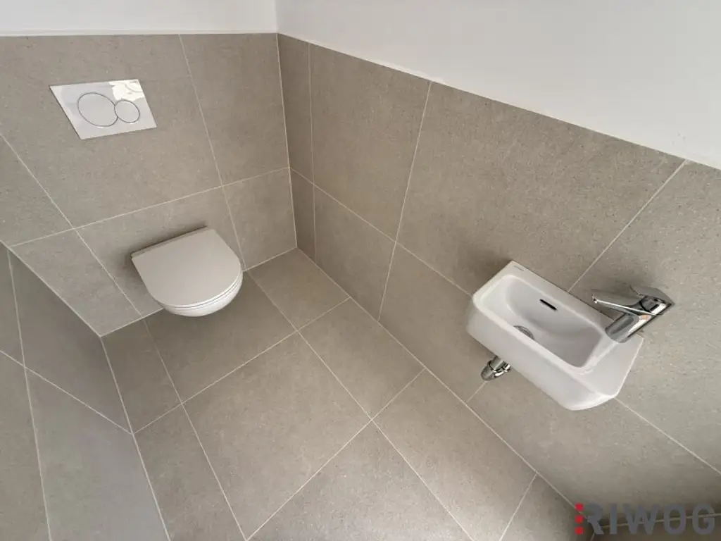 HERBSTAKTION - NEUE PREISE |  3-Zimmer Altbauwohnung mit großzügiger Verglasung und südseitigem Innenhofbalkon  | Fernwärme