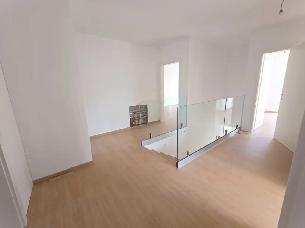 Neues Zuhause in Ruhelage Pottendorf: Blick aufs Grün mit Photovoltaikanlage, Kaminanschluss im Wohnzimmer, Loggia, Terrasse, 5-Zimmer, Garage, und vielen Stauräumen!
