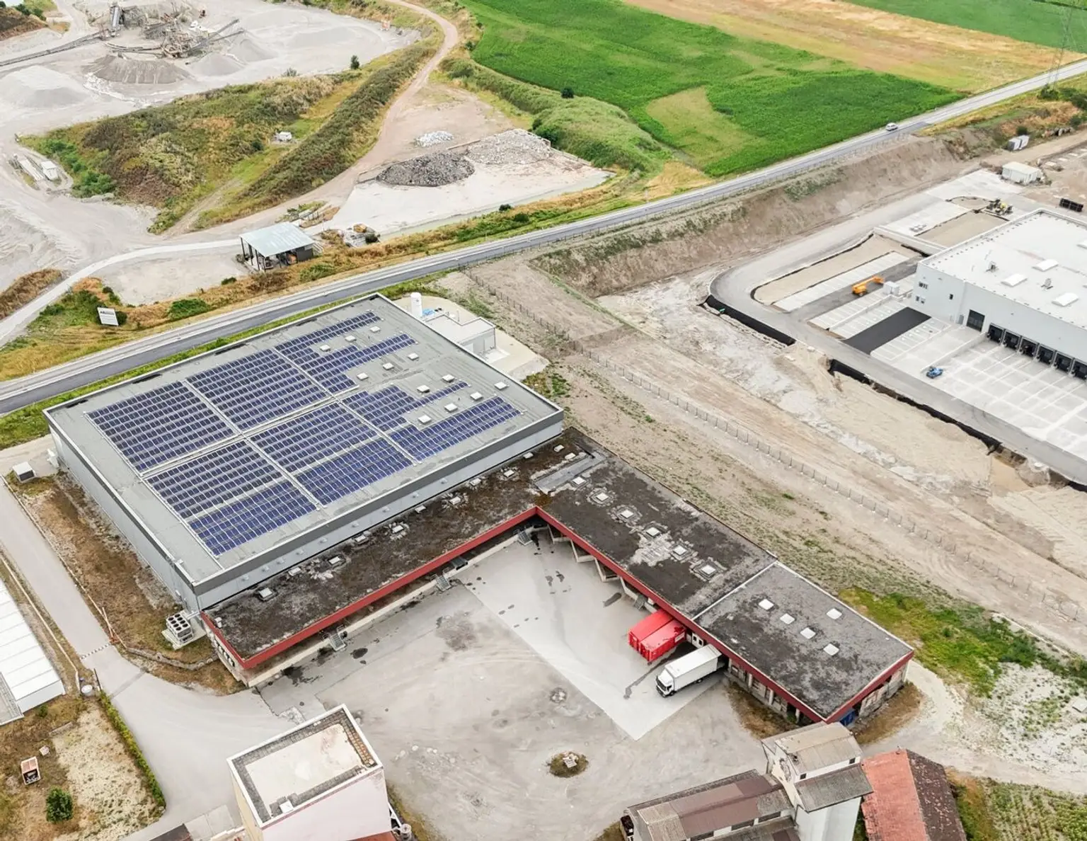 MIETPREIS INKL. KÜHLKOSTEN - LEBENSMITTEL TAUGLICHES UND ZERTIFIZIERTES KÜHLLAGER AN S33 - CA. 810 m² - LKW RAMPE - LKW STELLPLATZ - IN HERZOGENBURG