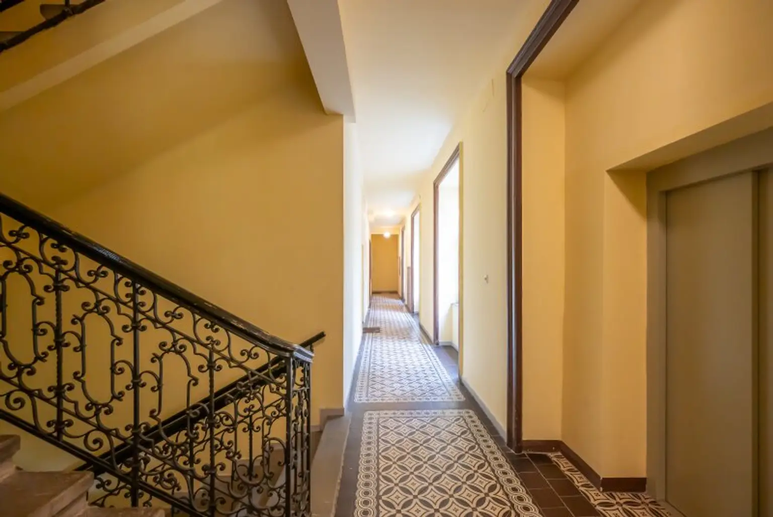 ++NEU++ perfekt geschnittene 2-Zimmer Altbauwohnung, wunderschöner Stilaltbau!