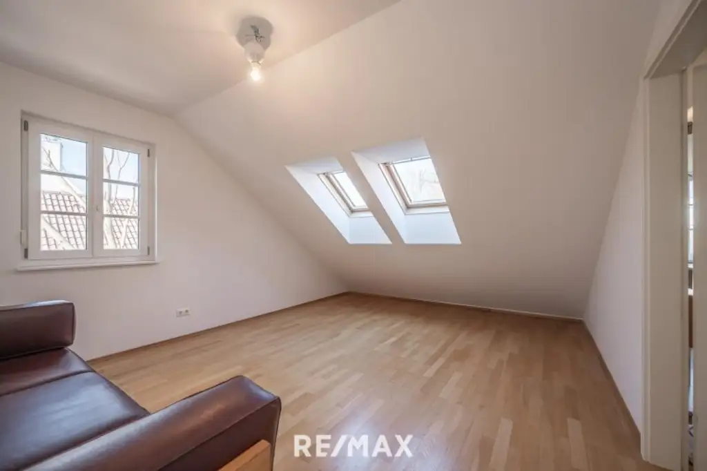 Elegante Villa im Landhausstil mit Riesengarage