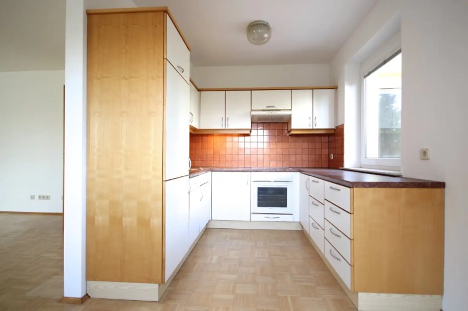 Schöne 2-Zi-Wohnung in Zentrumslage inkl. Tiefgaragenplatz