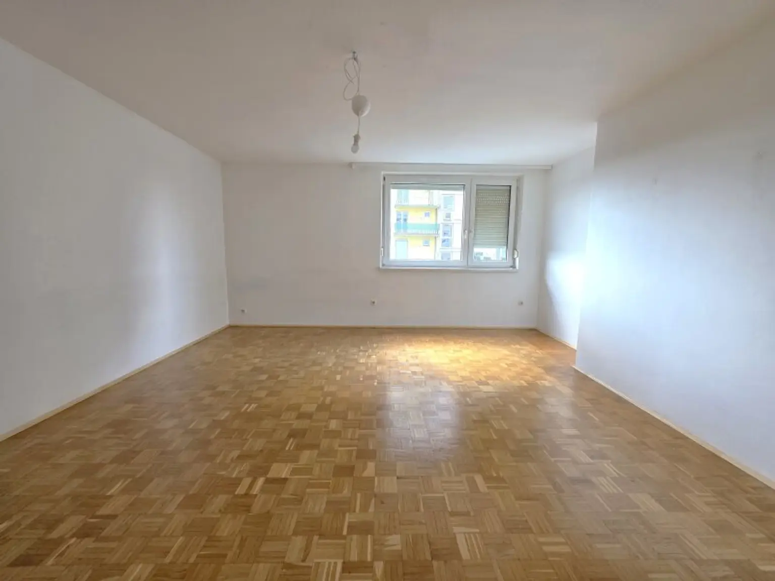 WG-tauglicher Wohnung mit Balkon!