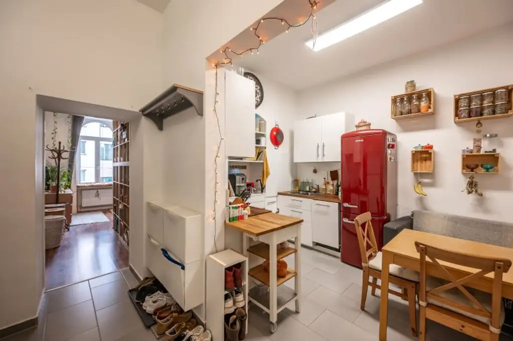 ++NEU++ perfekt geschnittene 2-Zimmer Altbauwohnung, wunderschöner Stilaltbau!