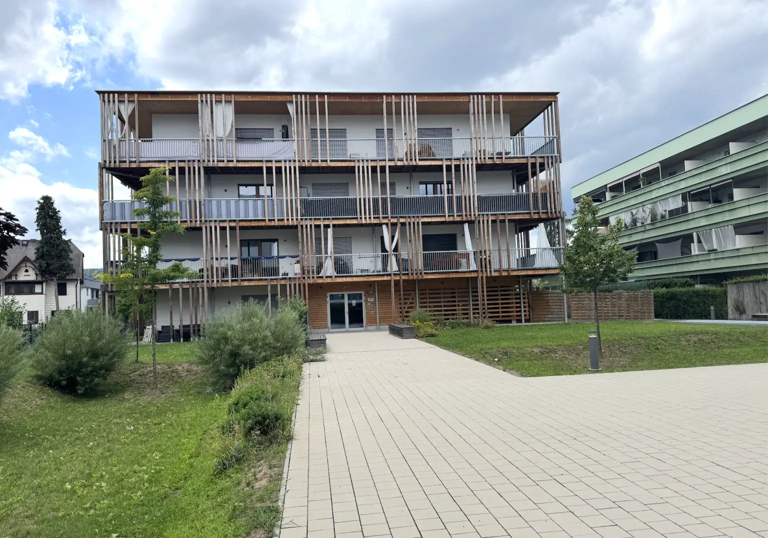 Stylisch wohnen in der Nähe von Don Bosco – 2 Zimmer & XL-Balkon