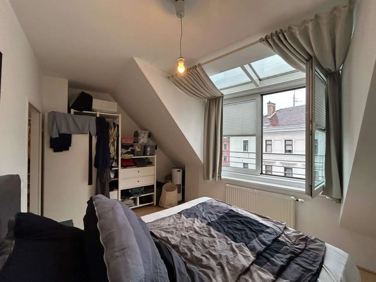 Geräumige 2-Zimmer-Wohnung im Dachgeschoss mit hofseitiger Terrasse