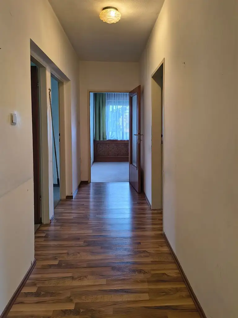 2380 Perchtoldsdorf/Nähe Wiener Stadtgrenze: Einfamilienhaus - Ruhig gelegenes, sonniges 1020m² Grundstück mit hohem Potenzial