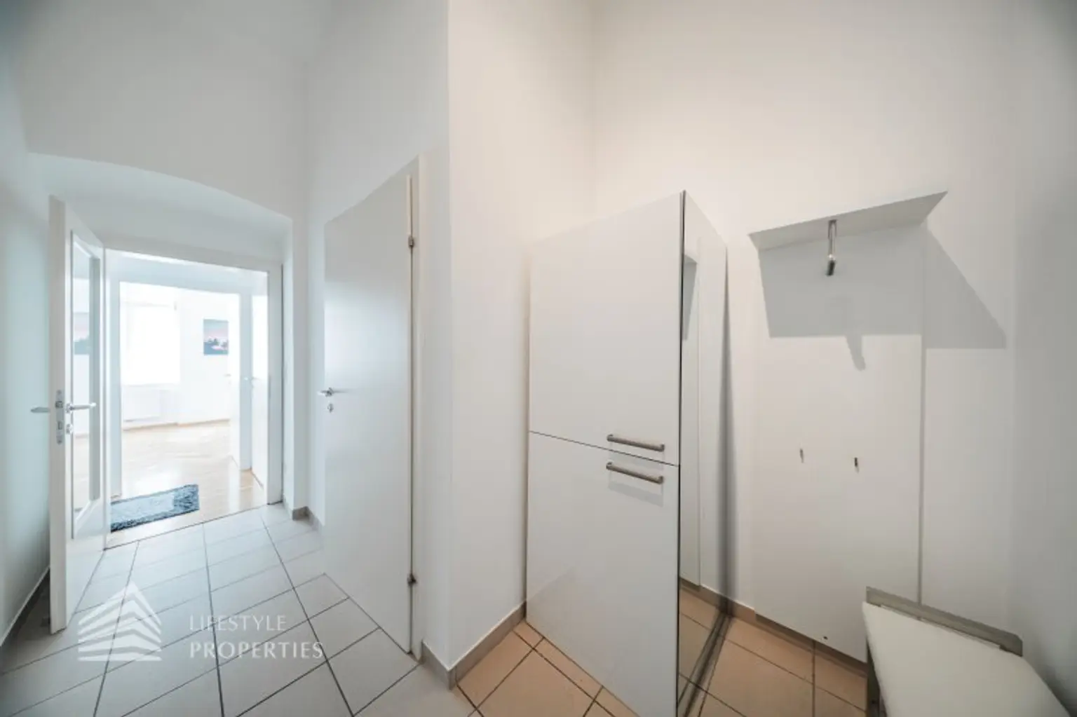 Helle 2-Zimmer Wohnung, Nähe Landstraße Hauptstraße