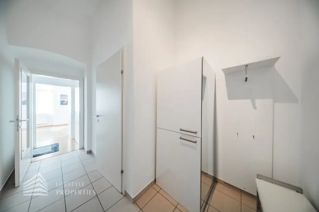Helle 2-Zimmer Wohnung, Nähe Landstraße Hauptstraße