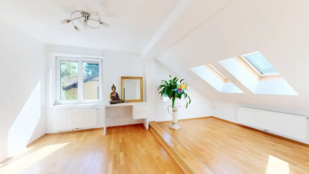 Gemütliche Dachgeschoss-Wohnung | Veranda | Grünlage | gute Verkehrsanbindung