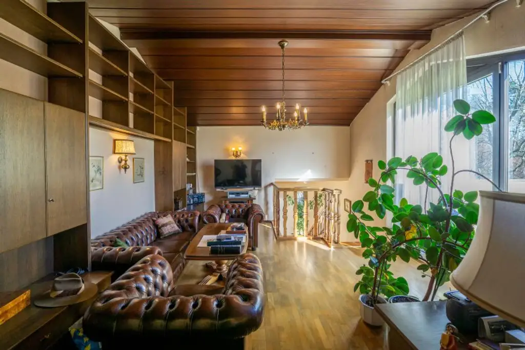 Eckreihenhaus mit Einfamilienhauscharakter in zentrumsnaher Aussichtsslage