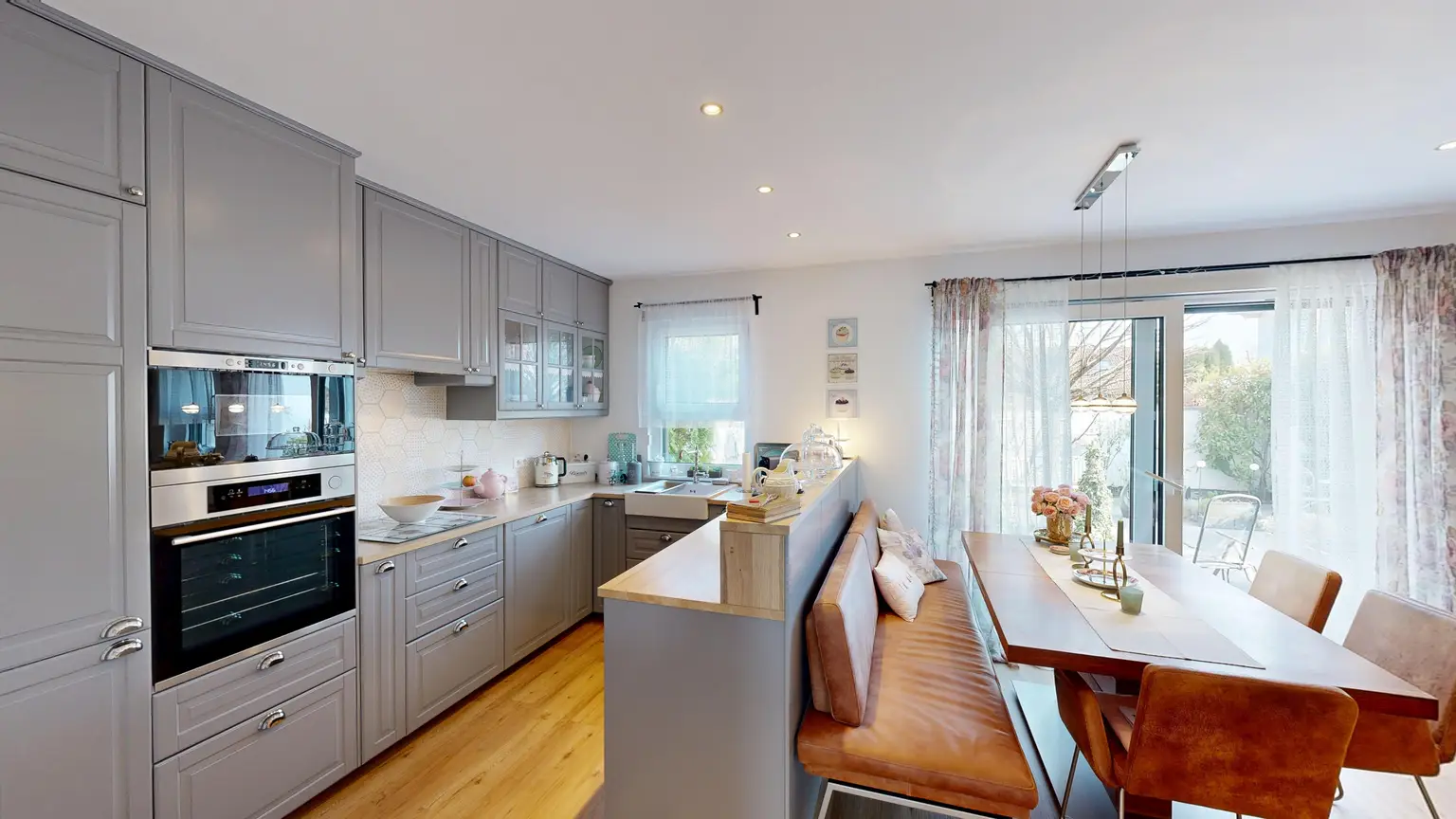 Moderne Doppelhaushaelfte mit Garten in Gerasdorf - Erstbezug 2016