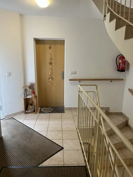 WIESING - Sonnige, sehr gut eingeteilte 3 Zi.-Mietwohnung mit Terrasse und kleinem Garten