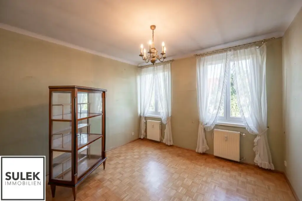 Bastiengasse 15: 3-Zimmer-DG-Wohnung mit separater Küche & gemütlicher, sonniger Terrasse