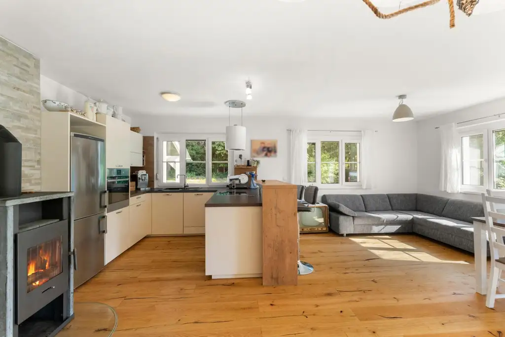 Großzügiges Wohnhaus mit 4 Wohneinheiten in herrlicher Aussichtslage - nähe Graz