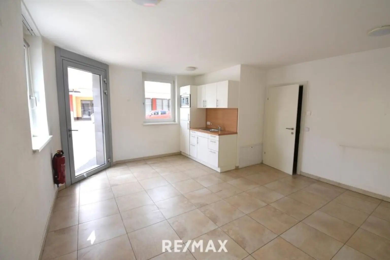 Zimmer mit Küchenzeile