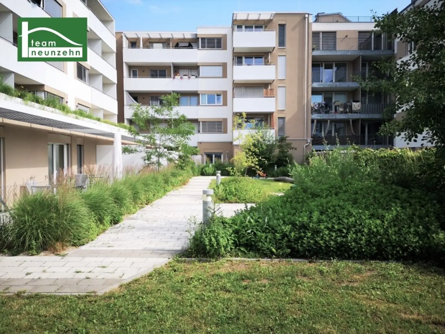 MITTEN IN DER STADT Ruhe auf der begrünten Terrasse genießen - 2 Zimmer Neubauwohnung. - WOHNTRAUM