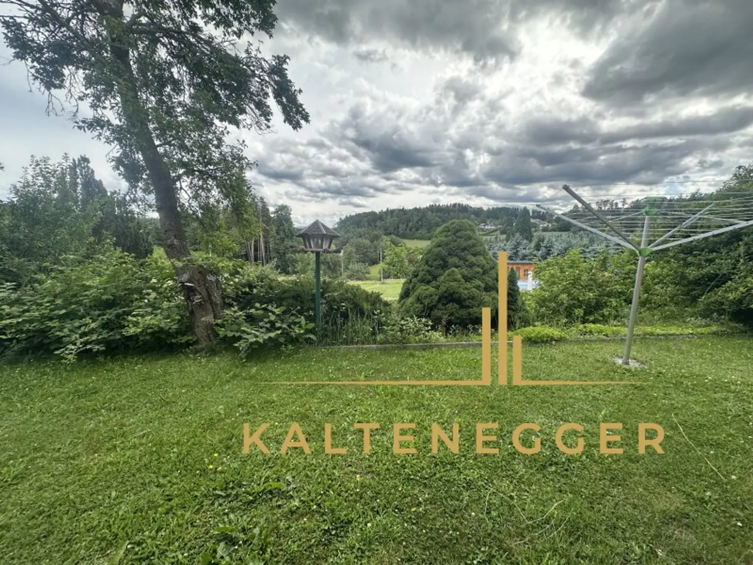 Großzügiges Haus in Ruhelage mit Grünblick