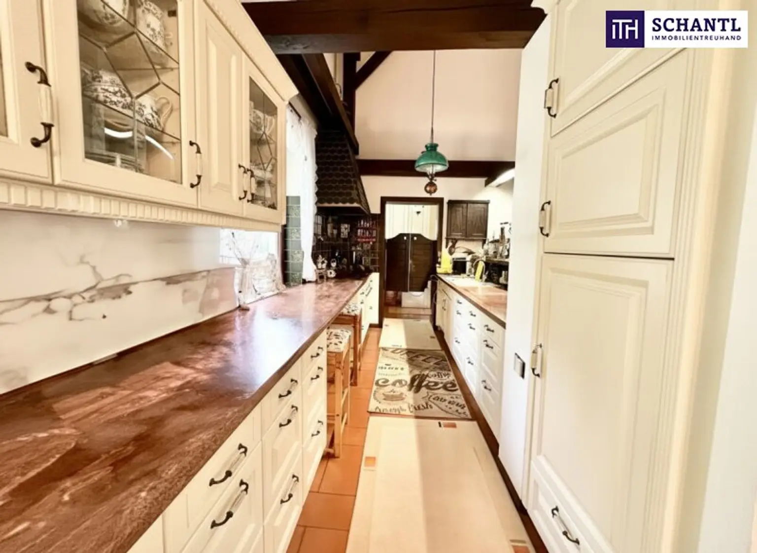 **Exklusive Landhausvilla in Pötzleinsdorf** ++ eigener Pool ++ Sauna ++ Fitnessraum ++ großer blühender Garten  ++ Garage ++ Terrasse ++ direkt beim Pötzleinsdorfer Schlosspark ++