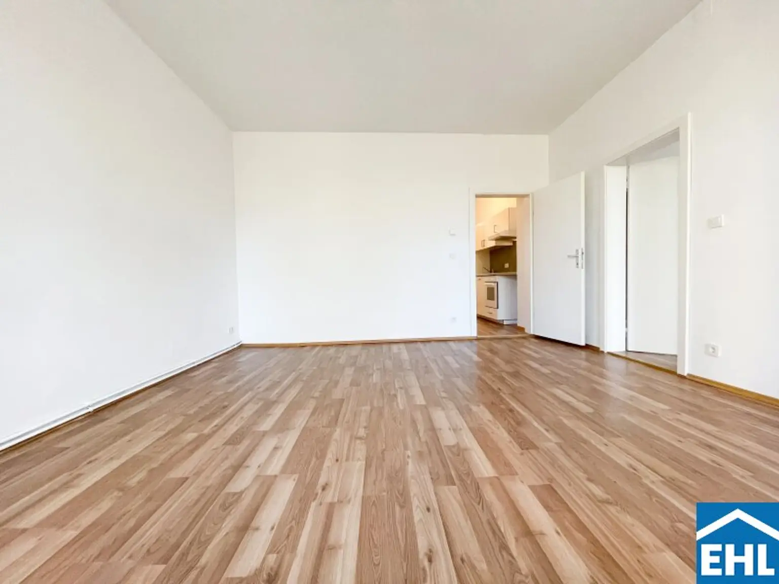 Gemütliche 3-Zimmer-Altbauwohnung mit separater Küche in U-Bahn-Nähe