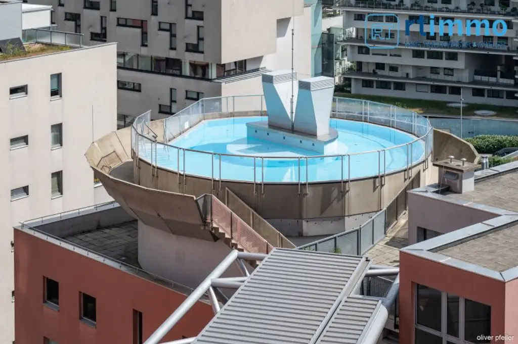 Himmelblau überall, 104m² mit über 23m² Freifläche auf 3,5 Zimmern. Atemberaubender Ausblick soweit das Auge reicht!