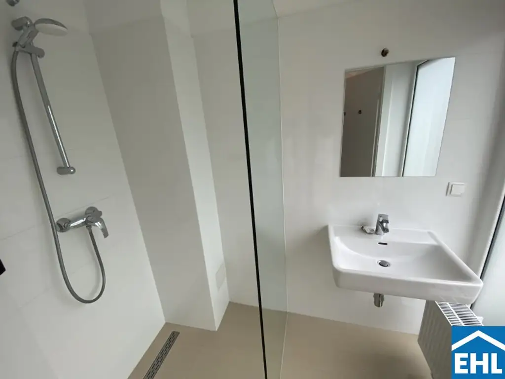 Ruhige Dachgeschosswohnung Terrasse und Balkon !
