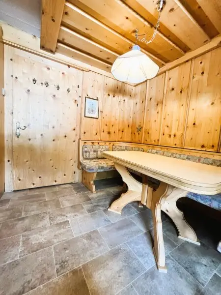 WOHNPERLE in Seefeld: 104m² große 4-Zimmerwohnung mit TIROLER ZIRBENSTUBE und 3 Balkonen fußläufig zum Skigebiet!