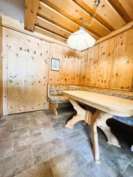 WOHNPERLE in Seefeld: 104m² große 4-Zimmerwohnung mit TIROLER ZIRBENSTUBE und 3 Balkonen fußläufig zum Skigebiet!