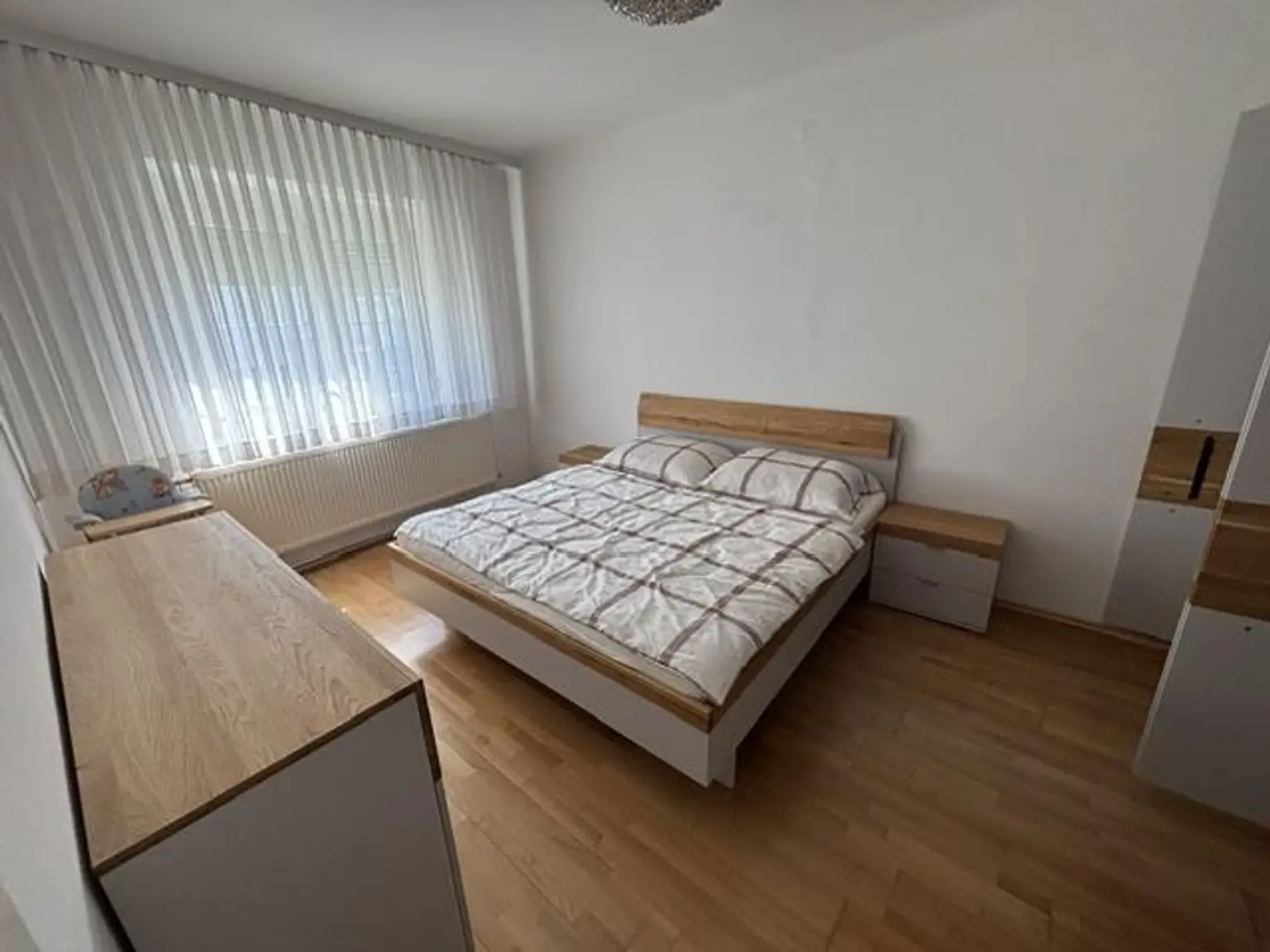 Schlafzimmer straßenseitig