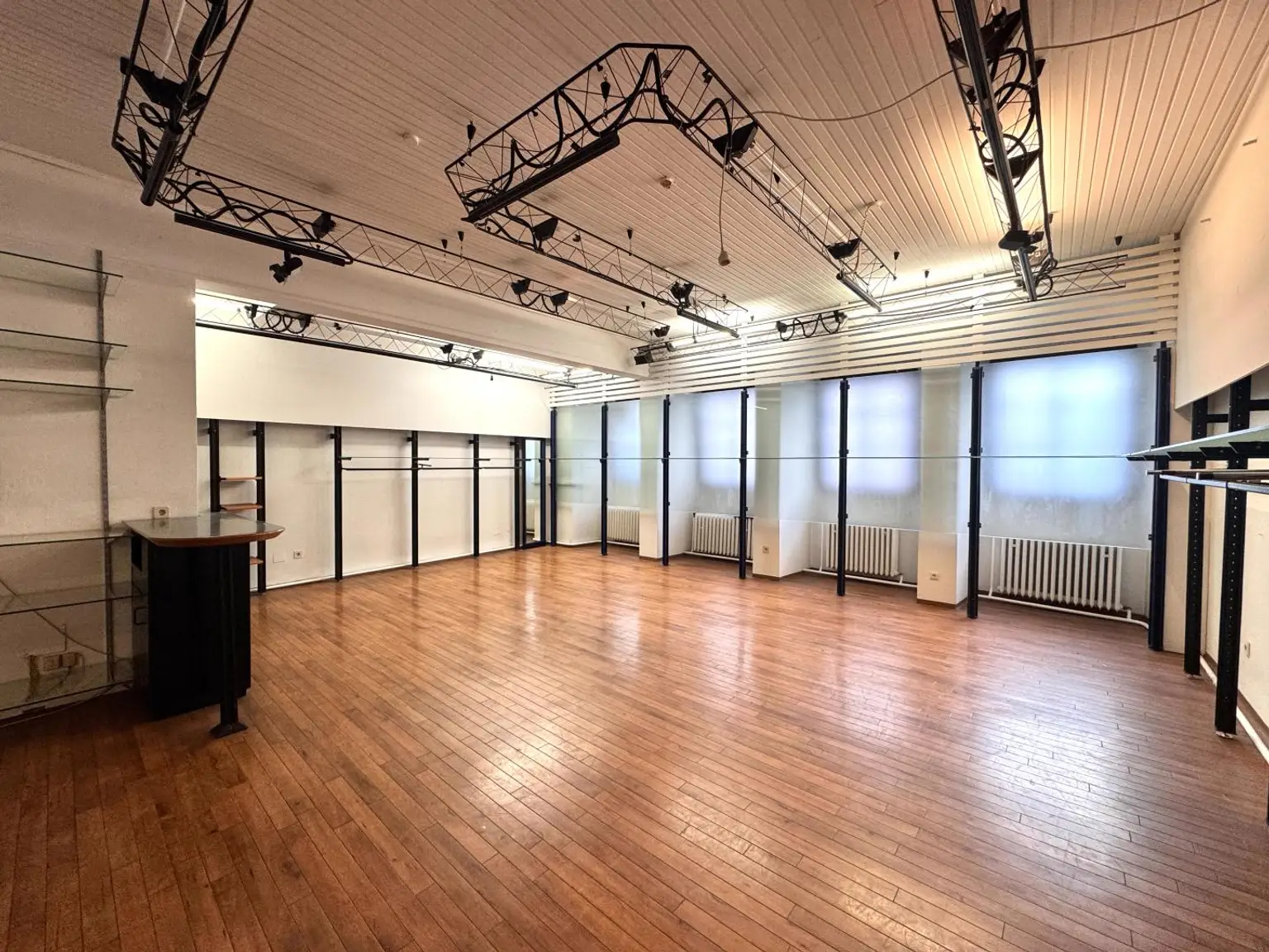 B(ETTER)2 - Geschäftshaus für Handel, Dienstleistung oder Büro zu mieten